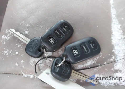 2002 Toyota Sequoia Sr5 V8 from USA, damaged, VIN 5TDBT44A52S110052